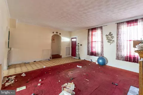 Living - 2105 Whittier Ave, Baltimore, MD 21217 photo 3 of 6