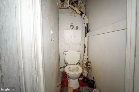 Bath - 2105 Whittier Ave, Baltimore, MD 21217 photo 4 of 4