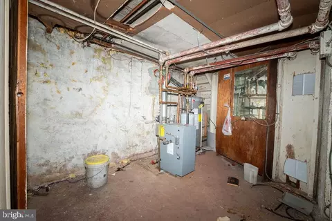 Entry Way - 2105 Whittier Ave, Baltimore, MD 21217 photo 5 of 5