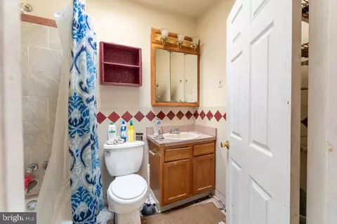 Bath - 2105 Whittier Ave, Baltimore, MD 21217 photo 3 of 4