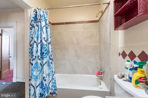 Bath - 2105 Whittier Ave, Baltimore, MD 21217 photo 1 of 4