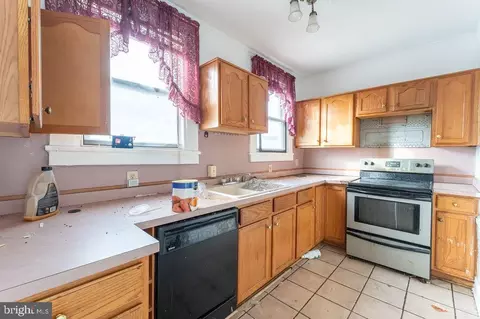 Kitchen - 2105 Whittier Ave, Baltimore, MD 21217 photo 2 of 2