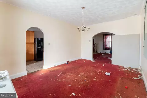 Living - 2105 Whittier Ave, Baltimore, MD 21217 photo 4 of 6