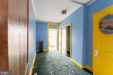 Entry Way - 2105 Whittier Ave, Baltimore, MD 21217 photo 3 of 5