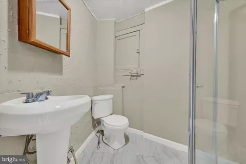 Bath - 2528 Mcculloh St, Baltimore, MD 21217 photo 1 of 1