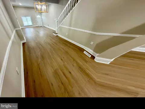 Entry Way - 2129 E Federal St, Baltimore, MD 21213 photo 1 of 4
