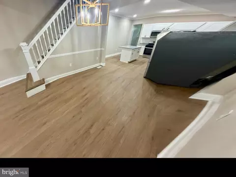 Entry Way - 2129 E Federal St, Baltimore, MD 21213 photo 2 of 4