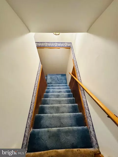 Entry Way - 3807 Cedarhurst Rd, Baltimore, MD 21206 photo 3 of 4