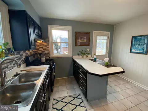 3807 Cedarhurst Rd, Baltimore, MD 21206 photo 4