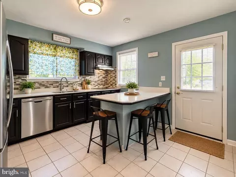 Kitchen - 3807 Cedarhurst Rd, Baltimore, MD 21206 photo 4 of 5