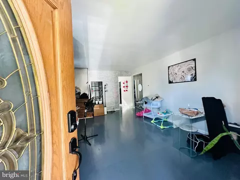 Entry Way - 3807 Cedarhurst Rd, Baltimore, MD 21206 photo 1 of 4