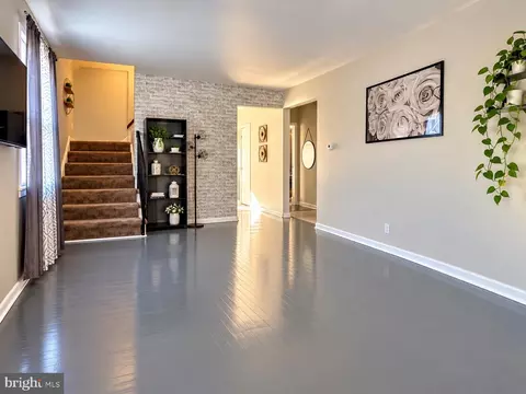 Living - 3807 Cedarhurst Rd, Baltimore, MD 21206 photo 2 of 2