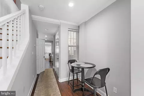 Entry Way - 807 S Luzerne Ave, Baltimore, MD 21224 photo 4 of 5