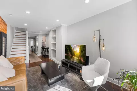 Entry Way - 807 S Luzerne Ave, Baltimore, MD 21224 photo 1 of 5