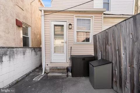 Exterior - 807 S Luzerne Ave, Baltimore, MD 21224 photo 1 of 2