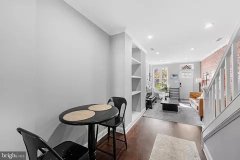 Entry Way - 807 S Luzerne Ave, Baltimore, MD 21224 photo 2 of 5