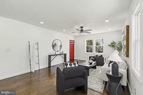 Entry Way - 4716 Schley Ave, Baltimore, MD 21206 photo 1 of 4
