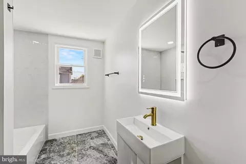 Bath - 4716 Schley Ave, Baltimore, MD 21206 photo 1 of 5