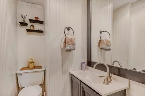 Bath - 211 E Lake Ave, Baltimore, MD 21212 photo 1 of 3