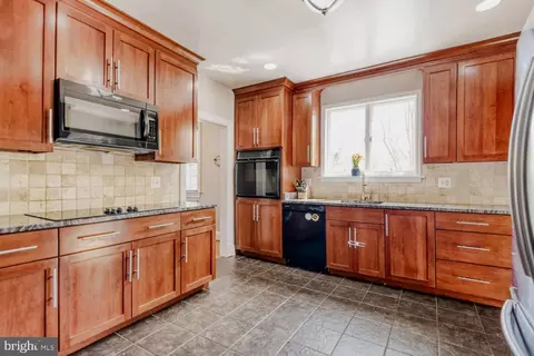 Kitchen - 211 E Lake Ave, Baltimore, MD 21212 photo 1 of 3