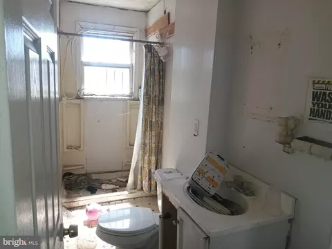Bath - 2535 E Monument St, Baltimore, MD 21205 photo 1 of 1