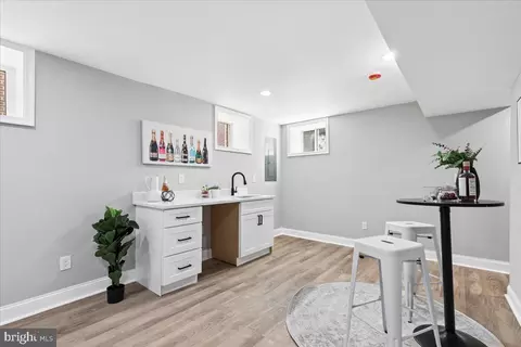 Entry Way - 1315 Lakeside Ave, Baltimore, MD 21218 photo 5 of 10
