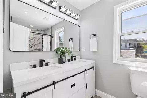Bath - 1315 Lakeside Ave, Baltimore, MD 21218 photo 3 of 7