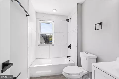 Entry Way - 1315 Lakeside Ave, Baltimore, MD 21218 photo 9 of 10
