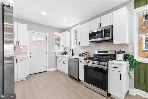 Entry Way - 1315 Lakeside Ave, Baltimore, MD 21218 photo 3 of 10