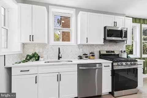 Kitchen - 1315 Lakeside Ave, Baltimore, MD 21218 photo 1 of 2