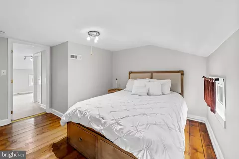 Bedroom - 307 S Exeter St, Baltimore, MD 21202 photo 4 of 6