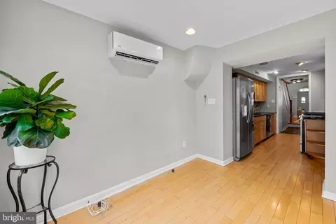 Entry Way - 307 S Exeter St, Baltimore, MD 21202 photo 3 of 4