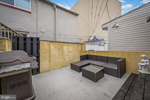 Exterior - 307 S Exeter St, Baltimore, MD 21202 photo 3 of 4