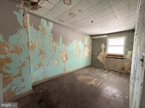Bedroom - 3835 8th St, Baltimore, MD 21225 photo 2 of 2