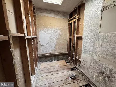 Bath - 3835 8th St, Baltimore, MD 21225 photo 1 of 1