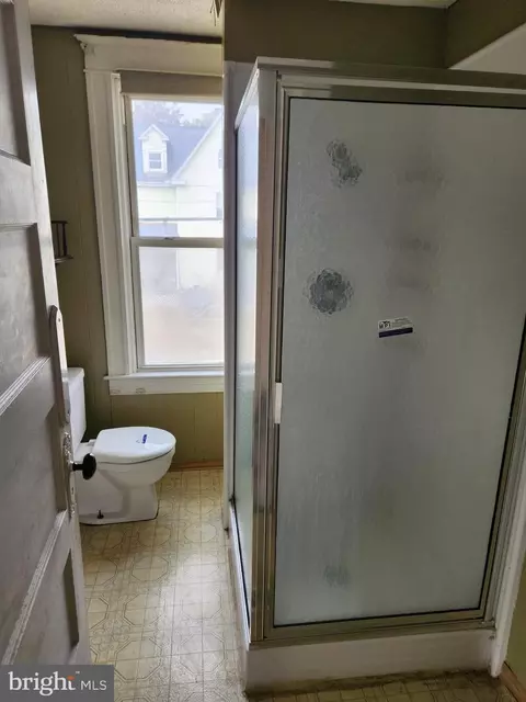 Bath - 4400 White Ave, Baltimore, MD 21206 photo 2 of 3