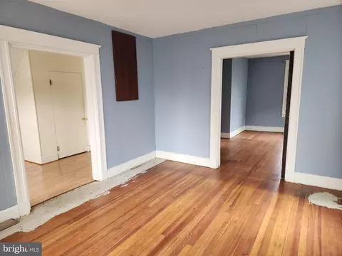 Living - 4400 White Ave, Baltimore, MD 21206 photo 3 of 4