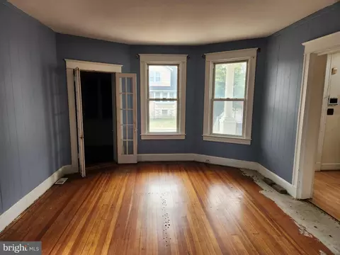 Living - 4400 White Ave, Baltimore, MD 21206 photo 2 of 4