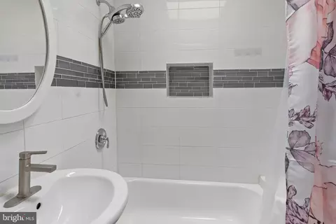 Bath - 2609 E Hoffman St, Baltimore, MD 21213 photo 2 of 2