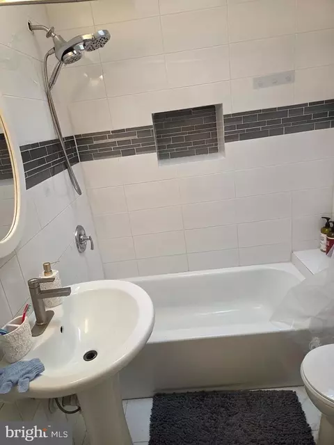 Bath - 2609 E Hoffman St, Baltimore, MD 21213 photo 1 of 2