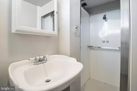 Bath - 1543 Sheffield Rd, Baltimore, MD 21218 photo 3 of 3