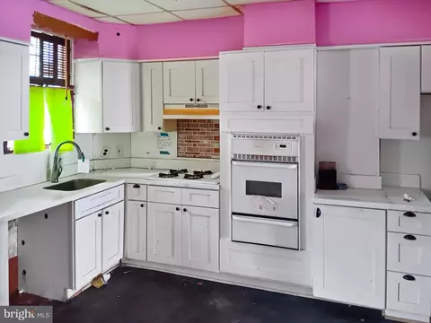 Entry Way - 634 Mckewin Ave, Baltimore, MD 21218 photo 3 of 4