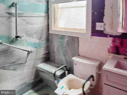 Bath - 634 Mckewin Ave, Baltimore, MD 21218 photo 1 of 1