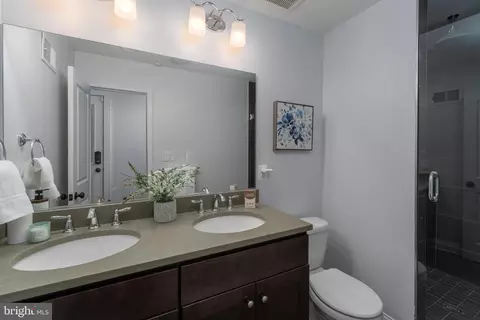 Bath - 934 S Clinton St, Baltimore, MD 21224 photo 2 of 3