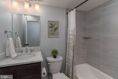 Bath - 934 S Clinton St, Baltimore, MD 21224 photo 3 of 3