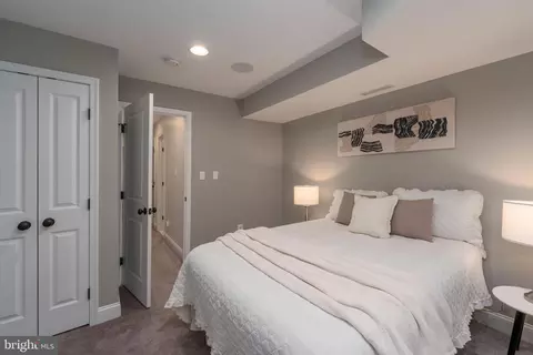Bedroom - 934 S Clinton St, Baltimore, MD 21224 photo 4 of 6