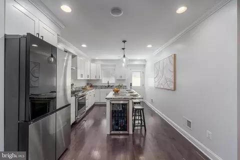 Entry Way - 934 S Clinton St, Baltimore, MD 21224 photo 4 of 4