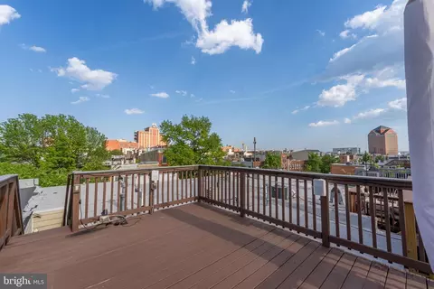 Exterior - 934 S Clinton St, Baltimore, MD 21224 photo 5 of 6