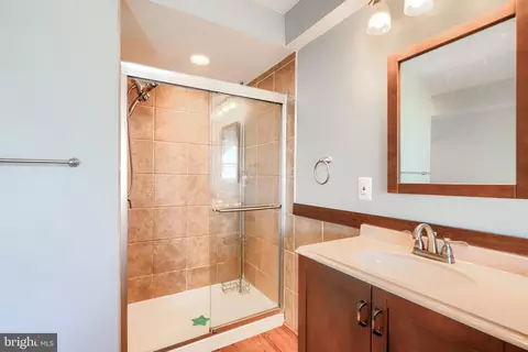 Bath - 1520 Byrd St, Baltimore, MD 21230 photo 3 of 4
