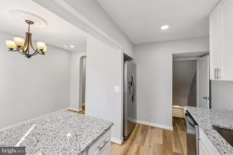 Entry Way - 4546 Mountview Rd, Baltimore, MD 21229 photo 2 of 4
